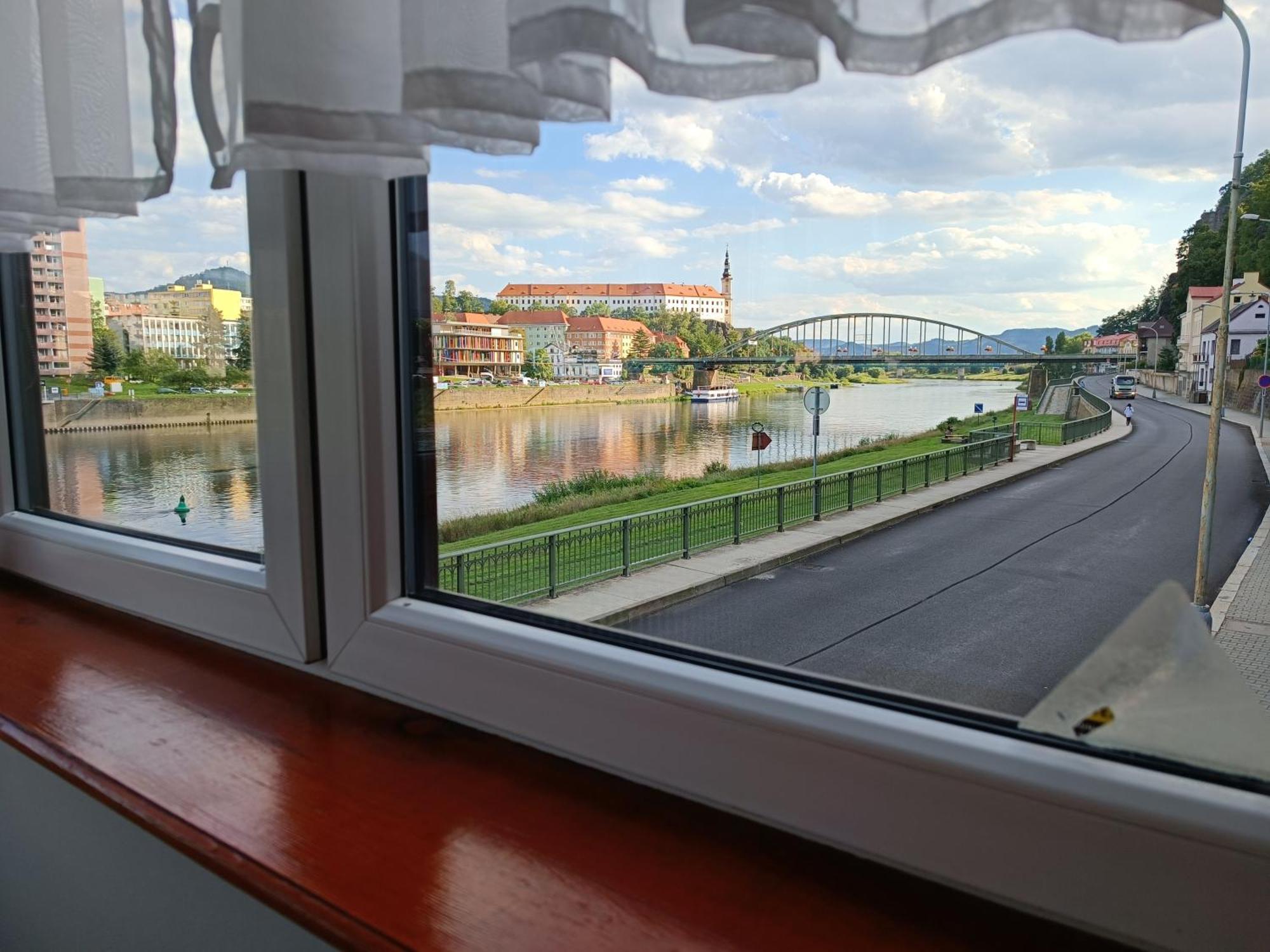 U Bocmana S Vyhledem Na Zamek A Labe Lägenhet Decin Exteriör bild